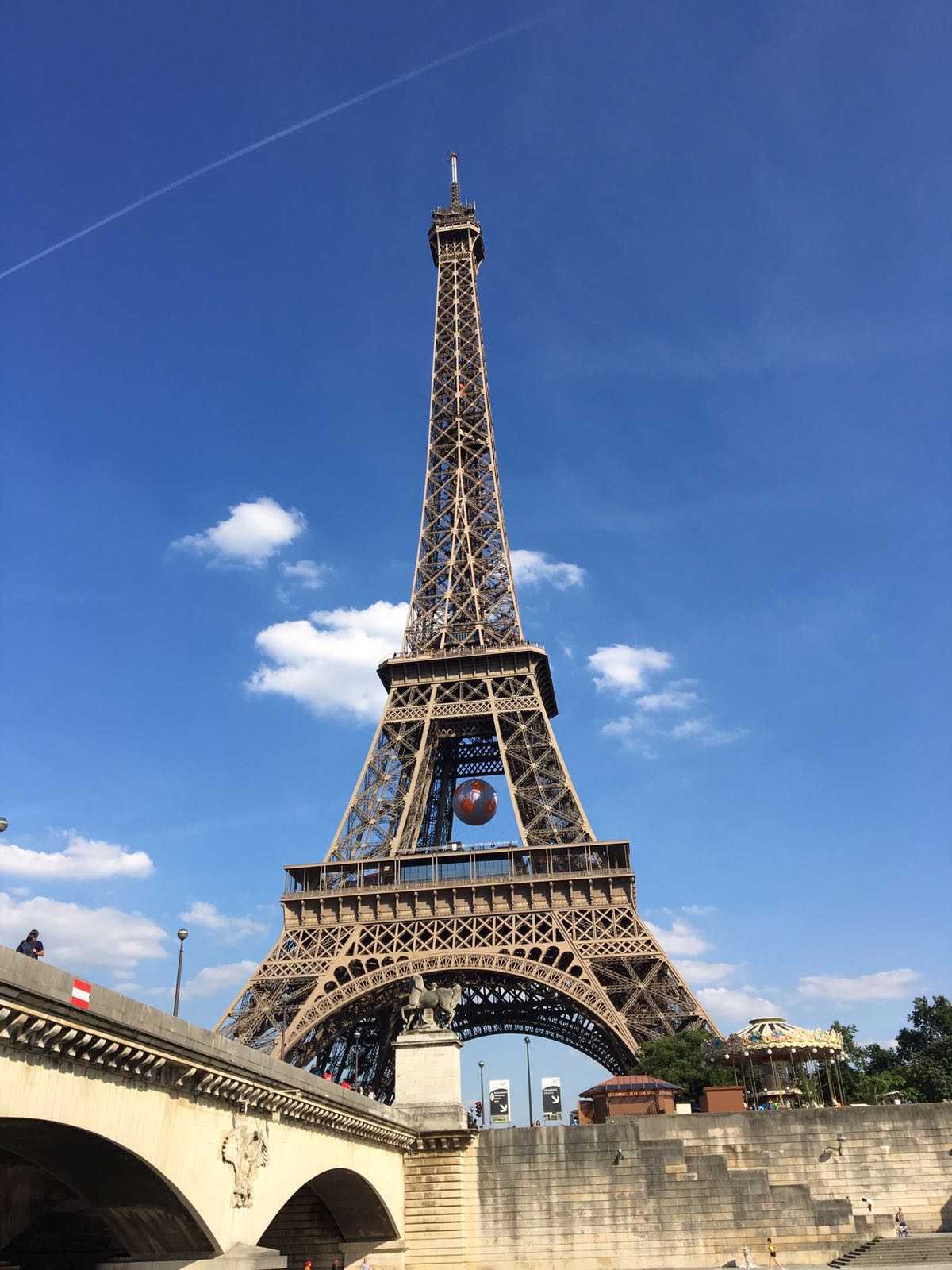 160706-06-parigi-eiffel-pallone